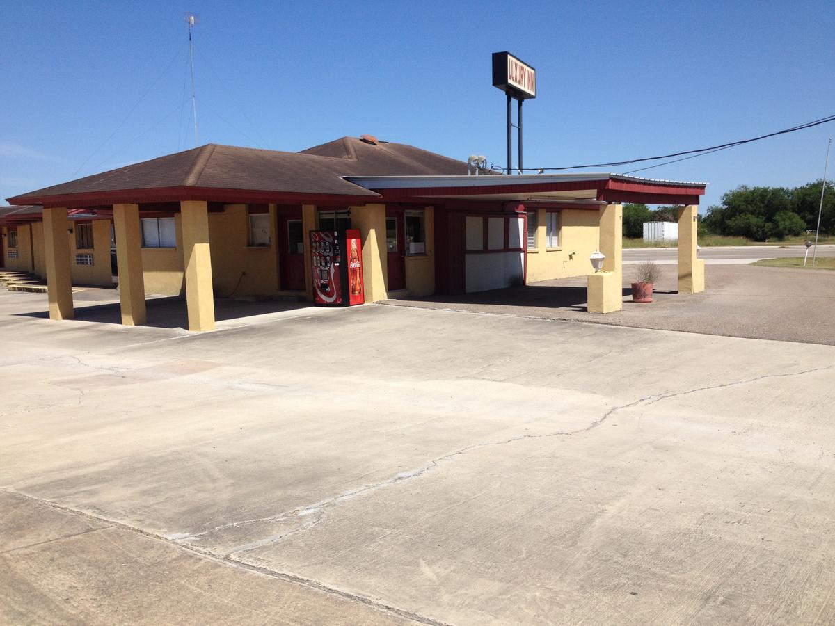 Luxury Inn George West Exterior photo